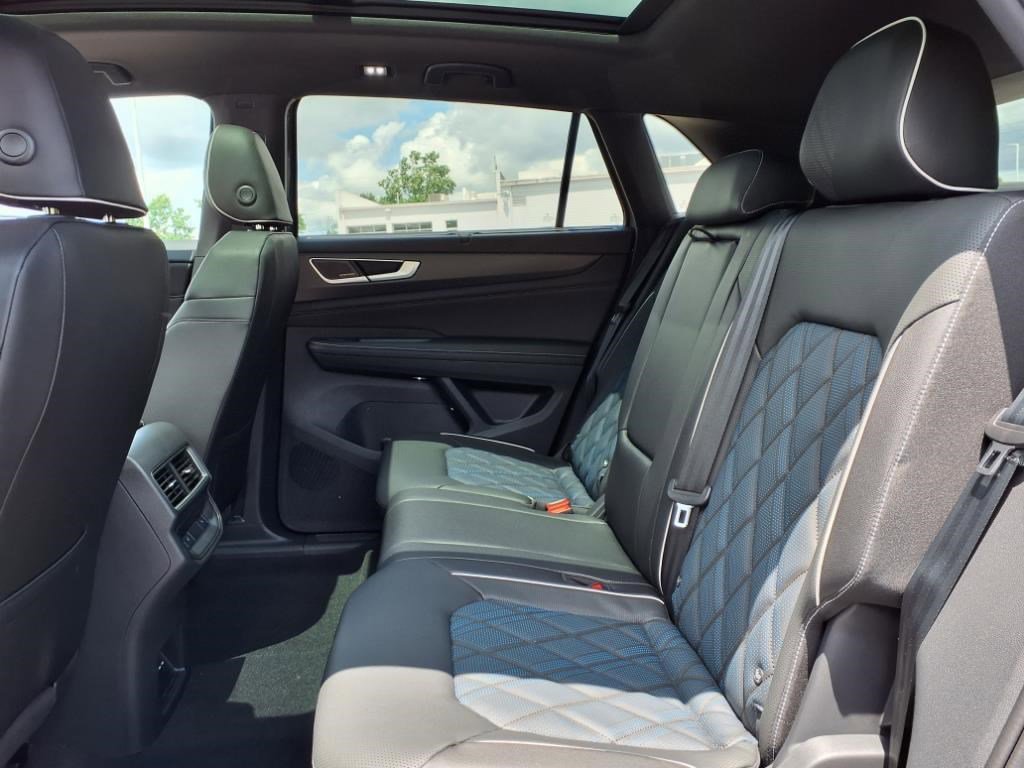 New 2025 Volkswagen Atlas Cross Sport SEL Premium R-Line image 10