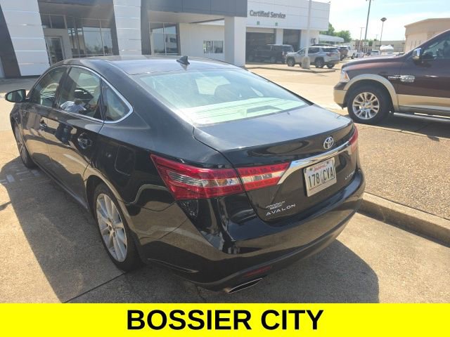 Used 2015 Toyota Avalon Limited w/ Technology Package FWD image 3