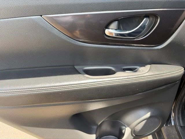 Used 2019 Nissan Rogue SV AWD/4WD image 30