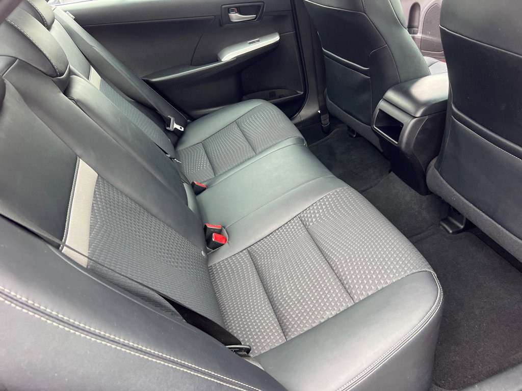 Used 2014 Toyota Camry L image 15