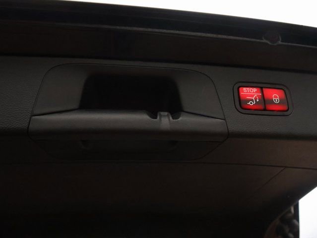 Used 2020 Mercedes-Benz GLC 300 4MATIC w/ Premium Package image 22