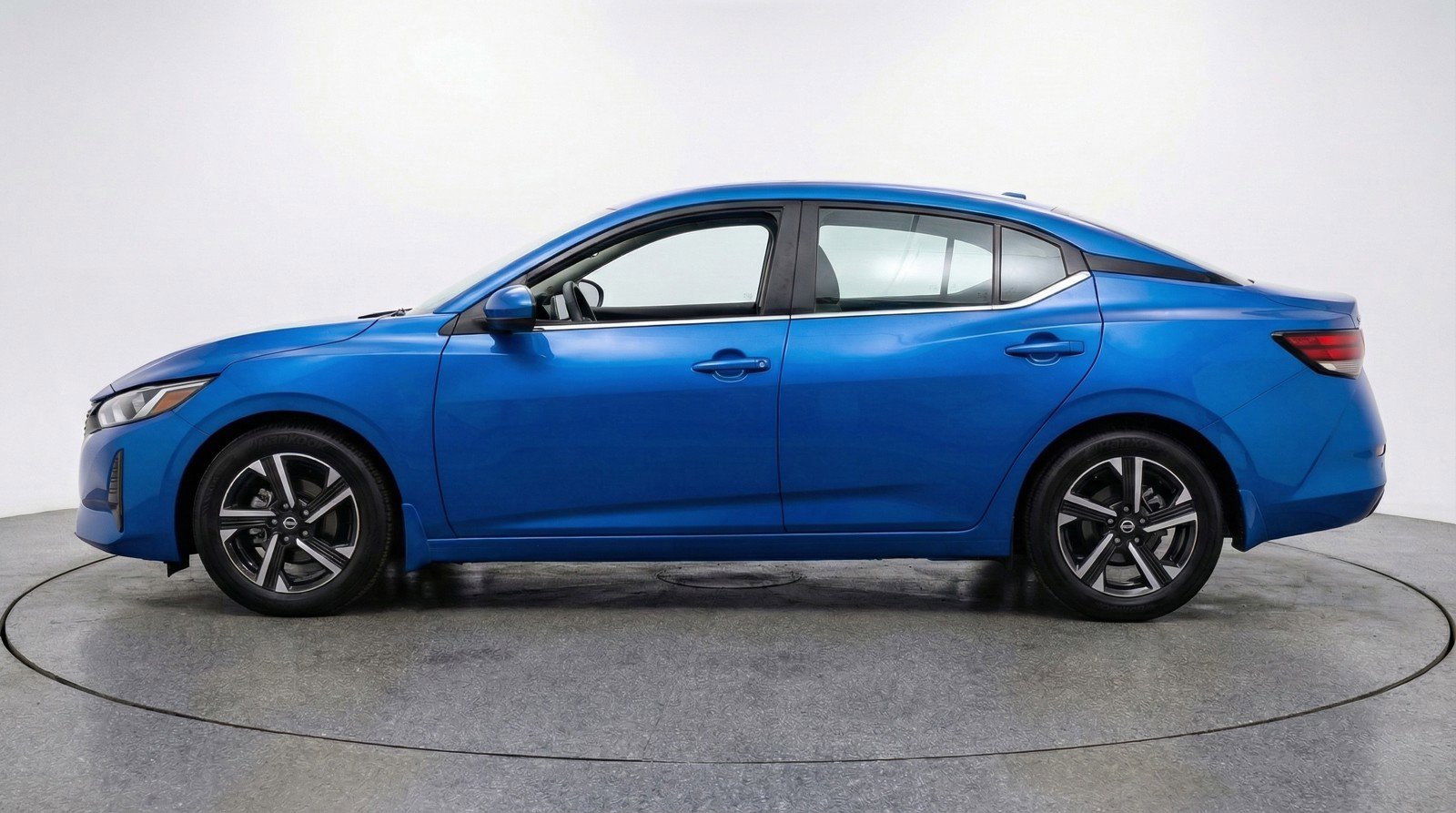 Used 2025 Nissan Sentra SV FWD image 5