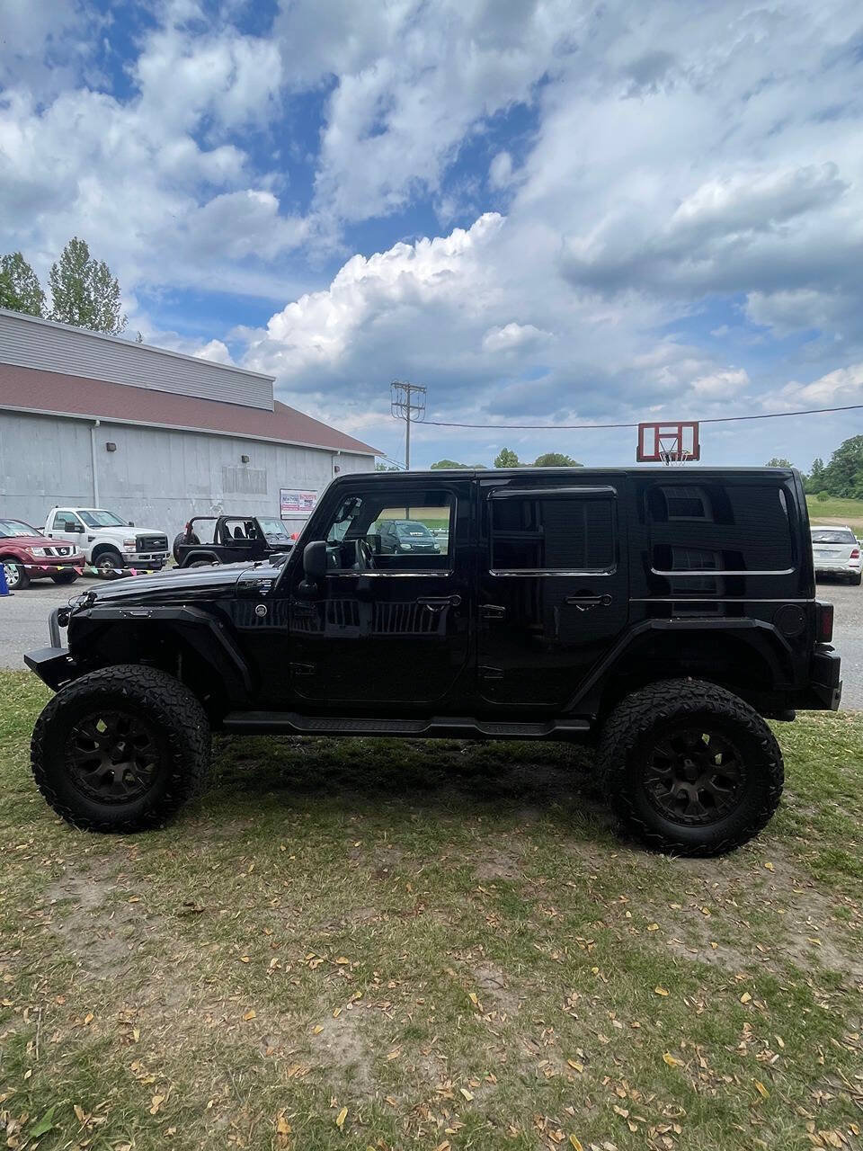 Used 2012 Jeep Wrangler Unlimited Sahara w/ Dual Top Group AWD/4WD image 10