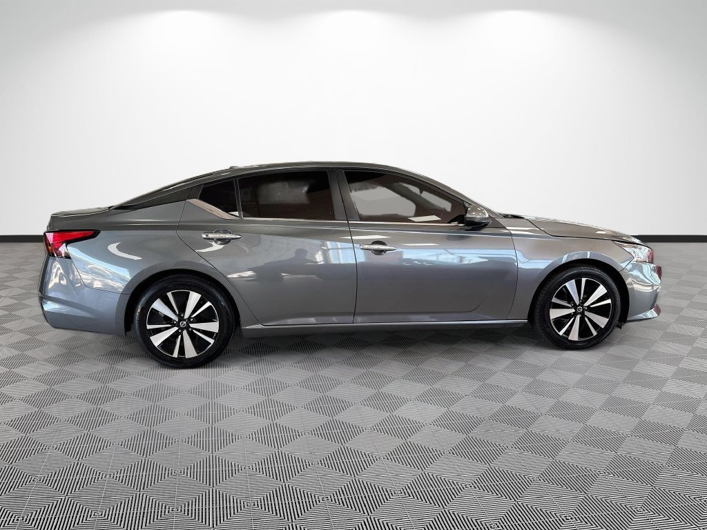 Used 2022 Nissan Altima 2.5 SV FWD image 16