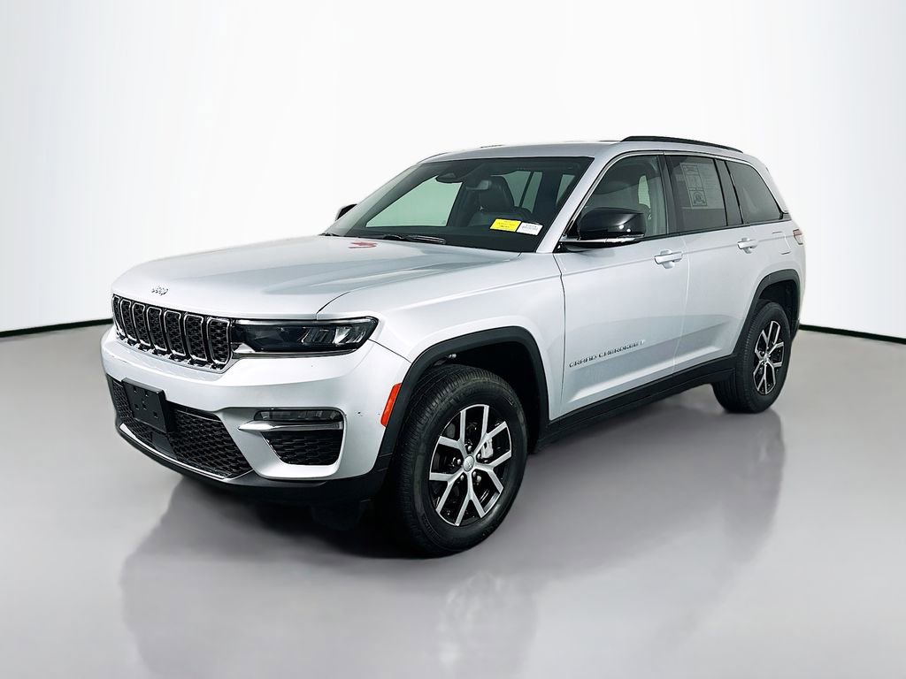 Used 2024 Jeep Grand Cherokee Limited image 3