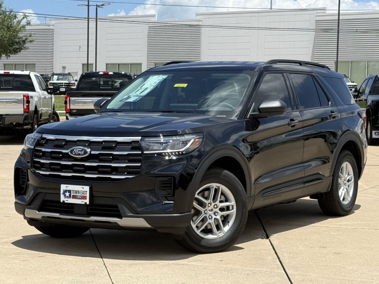 New 2026 Ford Explorer Active AWD/4WD image 2