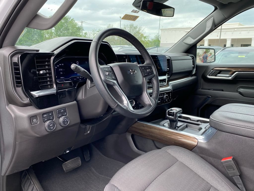 Used 2024 Chevrolet Silverado 1500 LT Trail Boss w/ Protection Package AWD/4WD image 9
