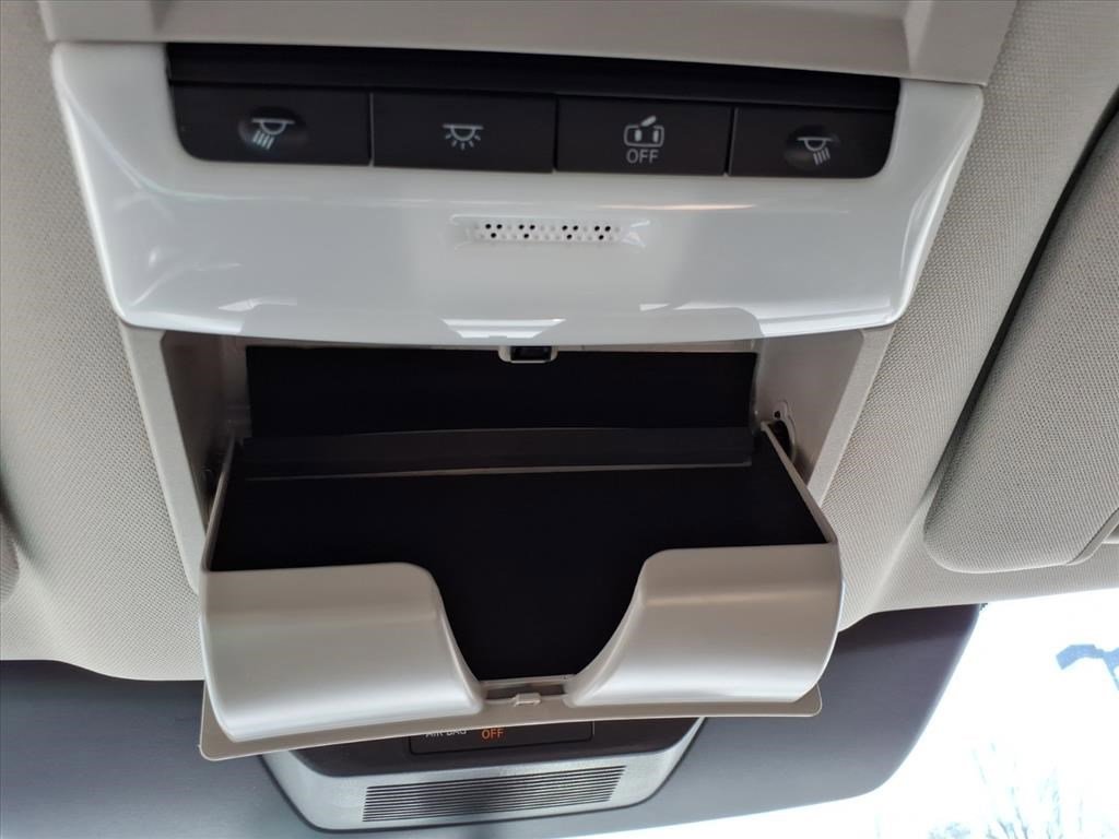 Used 2024 Nissan Pathfinder S image 27