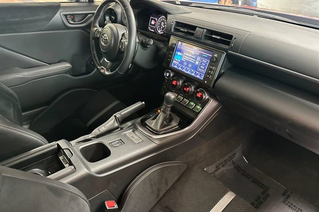 Used 2022 Toyota GR86 Premium w/ ALL Weather Mat Package (TMS) image 18