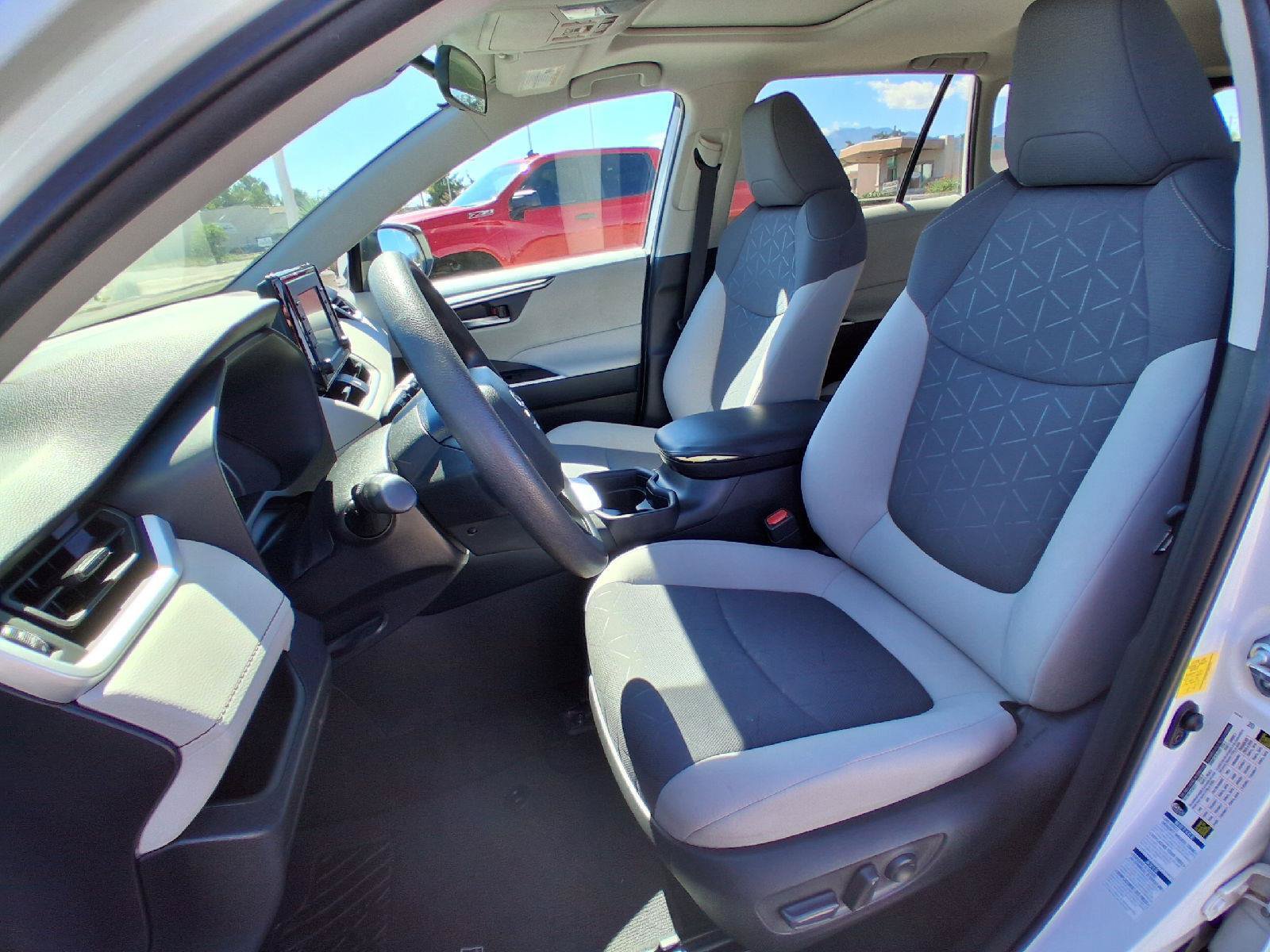 Used 2021 Toyota RAV4 XLE w/ Convenience Package AWD/4WD image 14