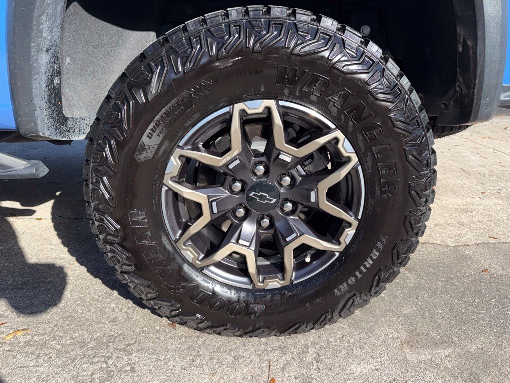 Used 2025 Chevrolet Colorado ZR2 w/ Technology Package AWD/4WD image 46