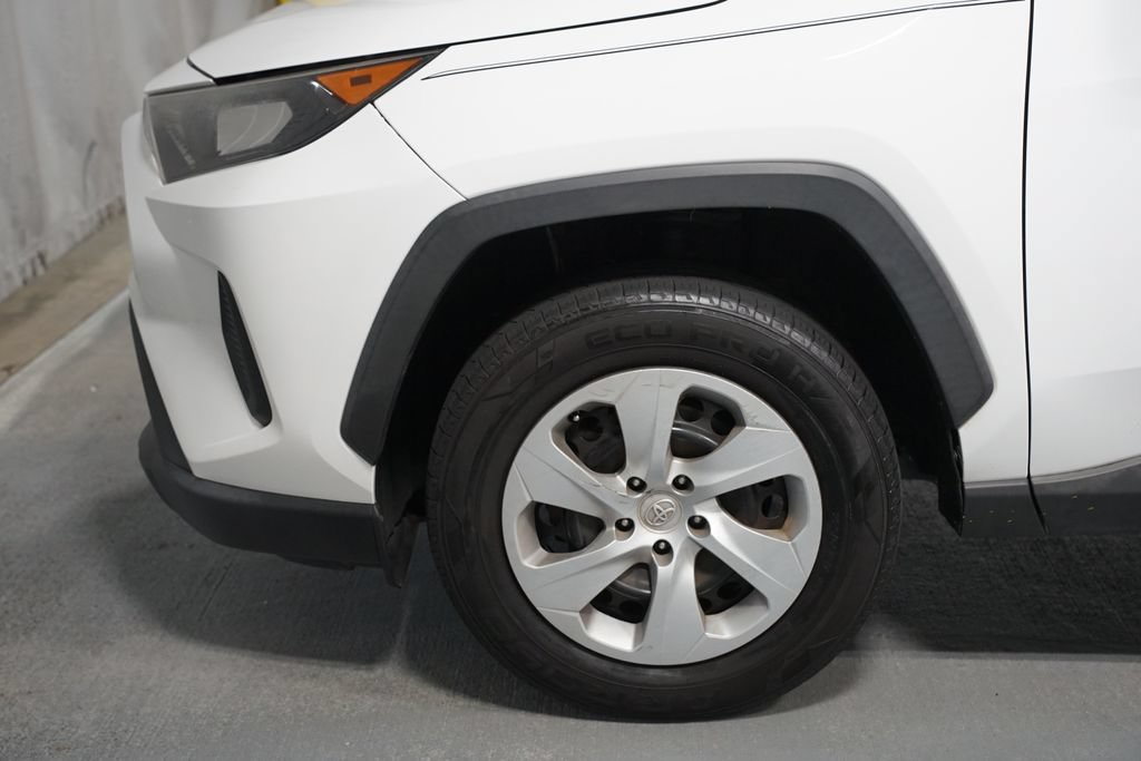 Used 2021 Toyota RAV4 LE FWD image 5