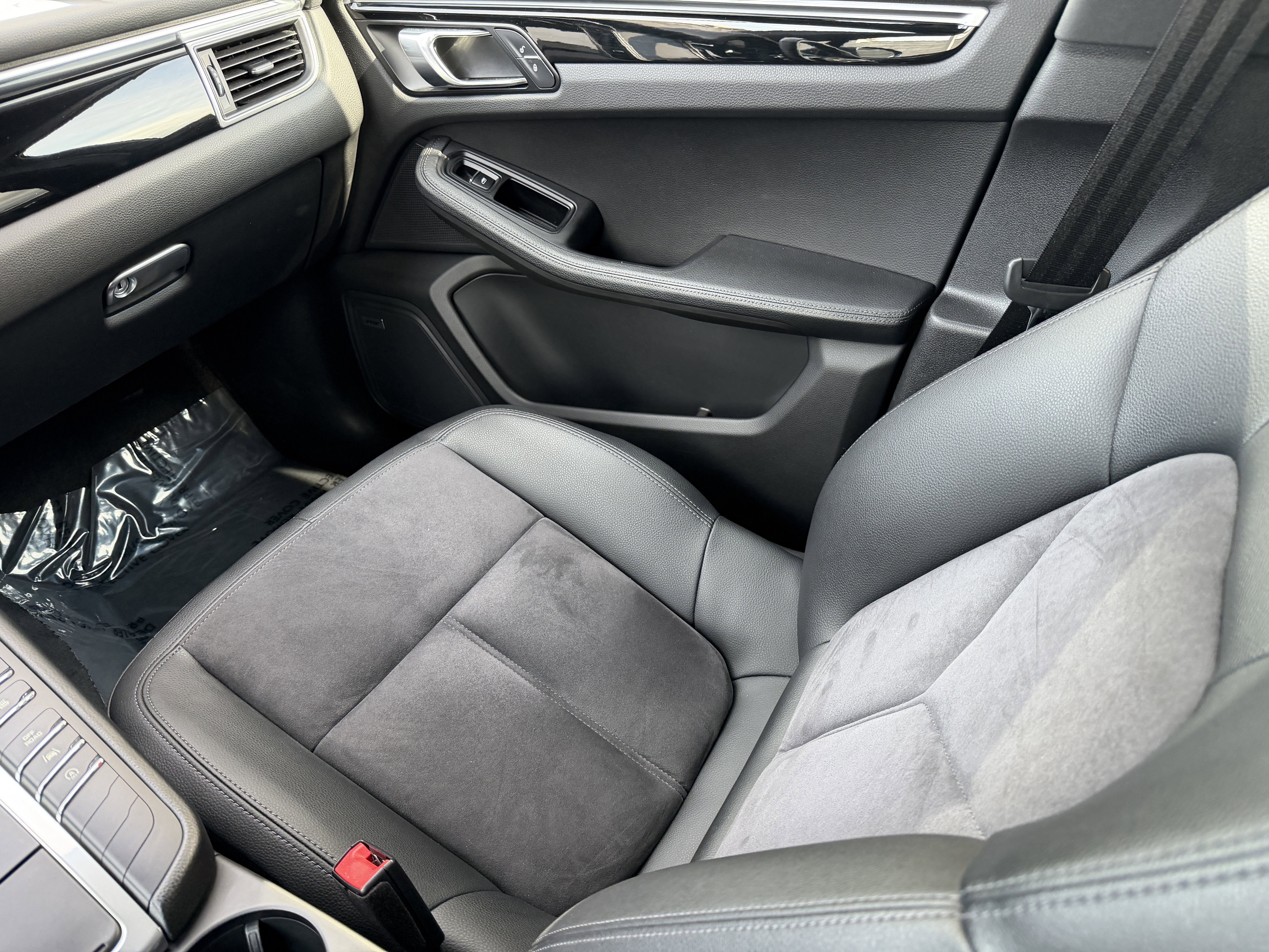 Certified 2017 Porsche Macan S image 20