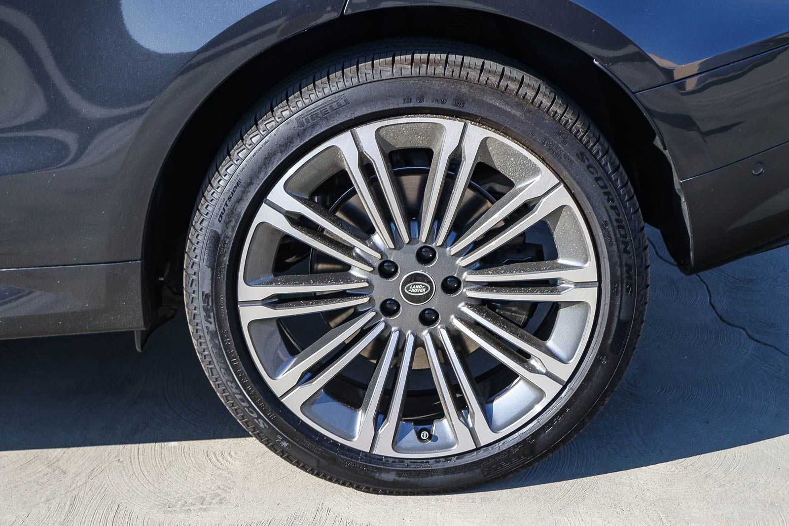 New 2025 Land Rover Range Rover Sport Dynamic SE image 9