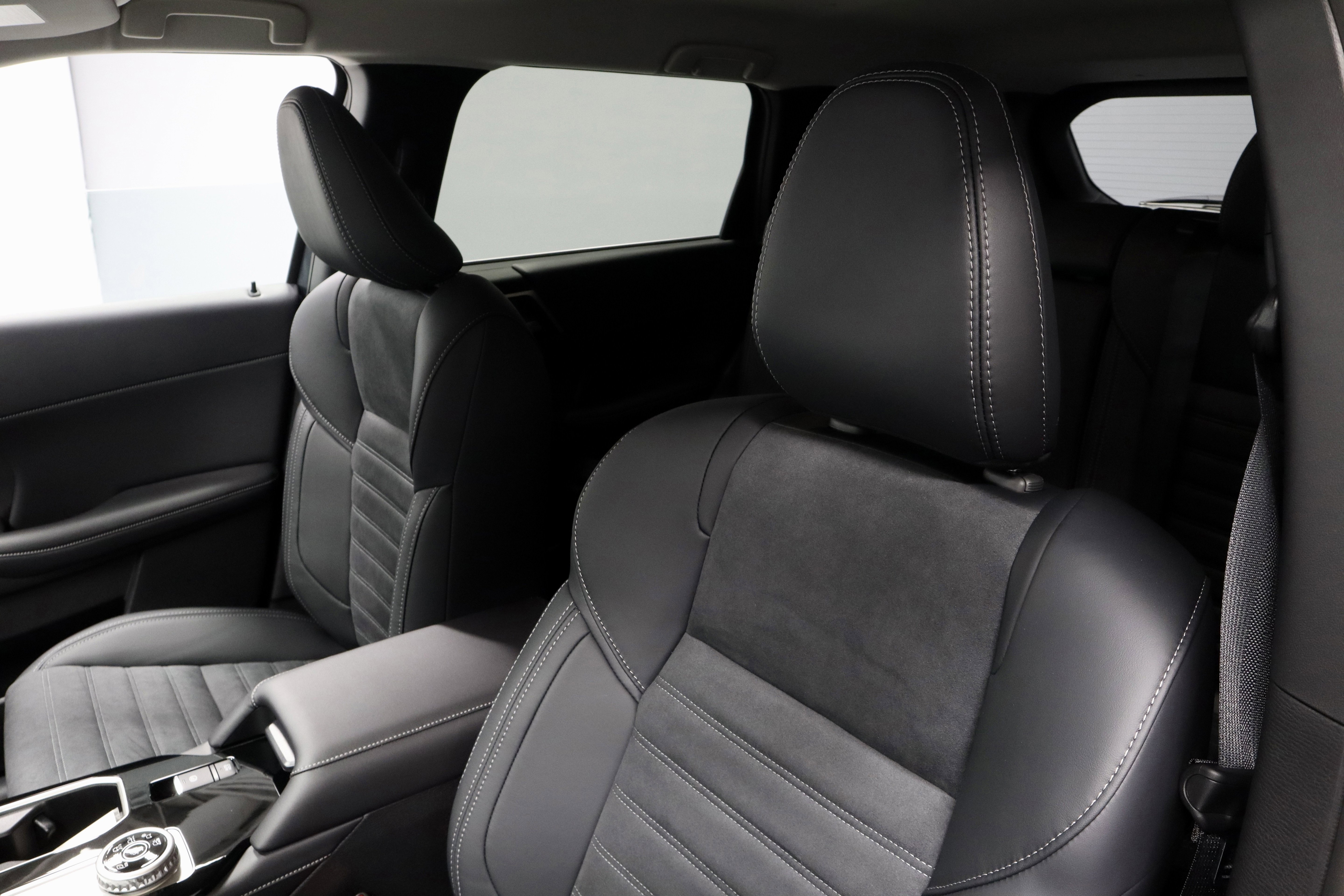 New 2026 Mitsubishi Outlander SE image 18