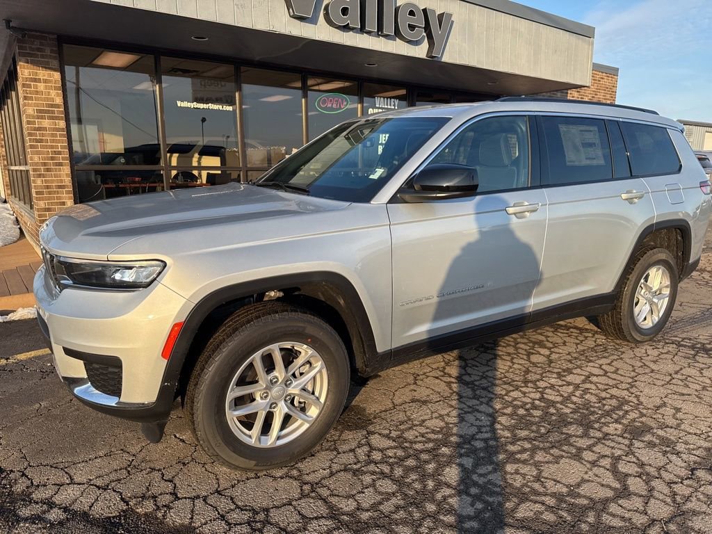 New 2025 Jeep Grand Cherokee L Laredo image 8