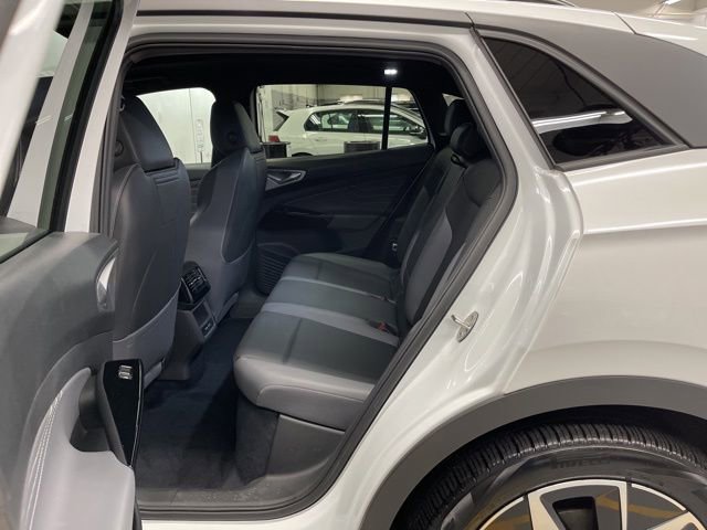 Used 2023 Volkswagen ID.4 S RWD image 8