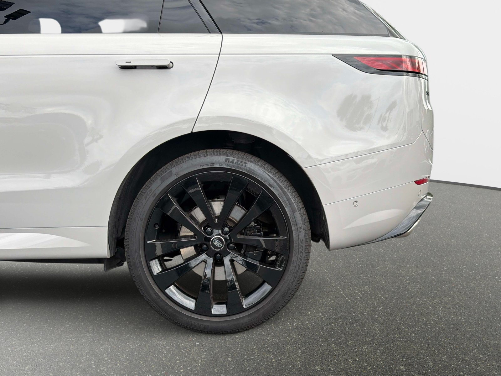 Used 2025 Land Rover Range Rover Sport Dynamic SE AWD/4WD image 15
