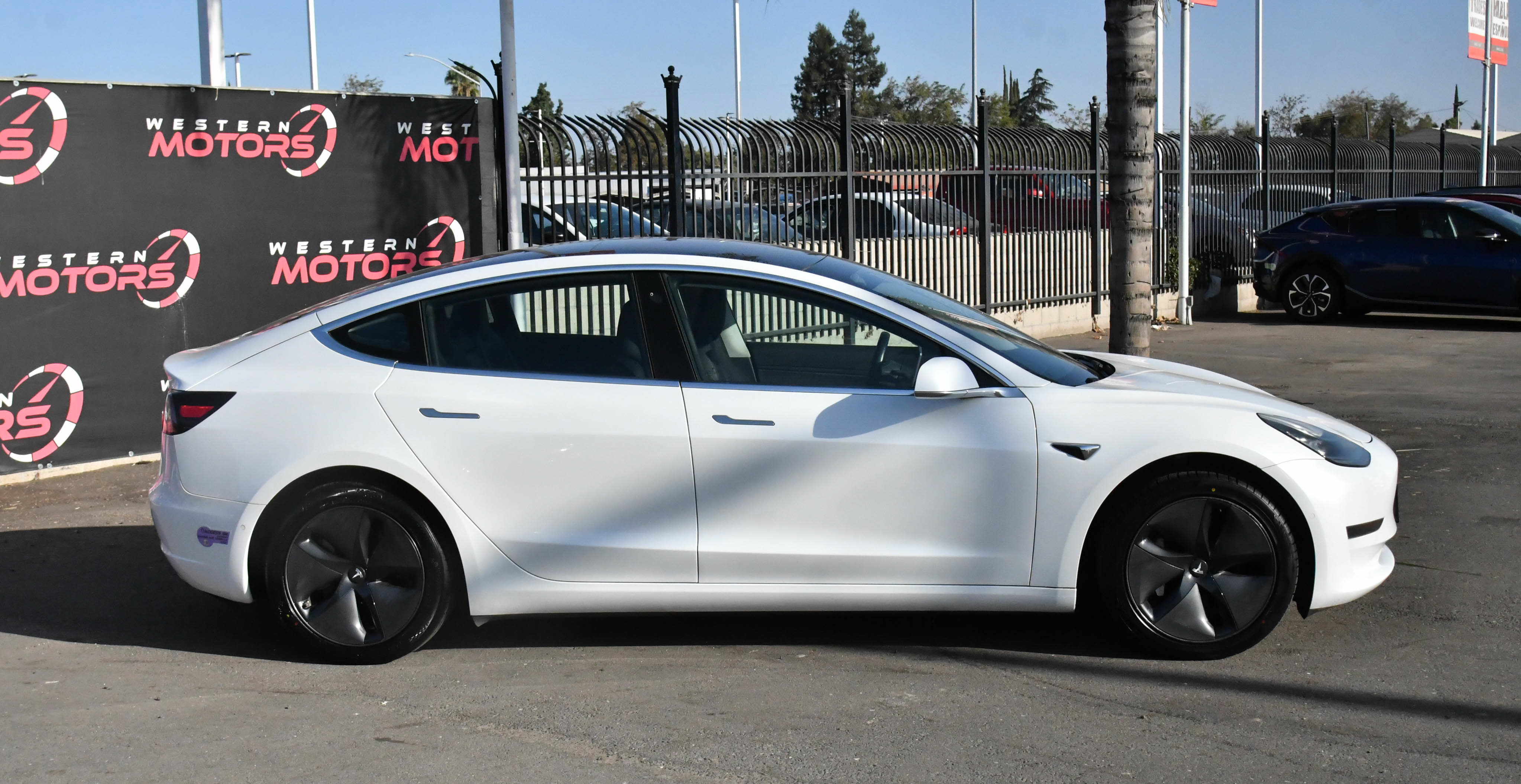 Used 2018 Tesla Model 3 Long Range RWD image 9