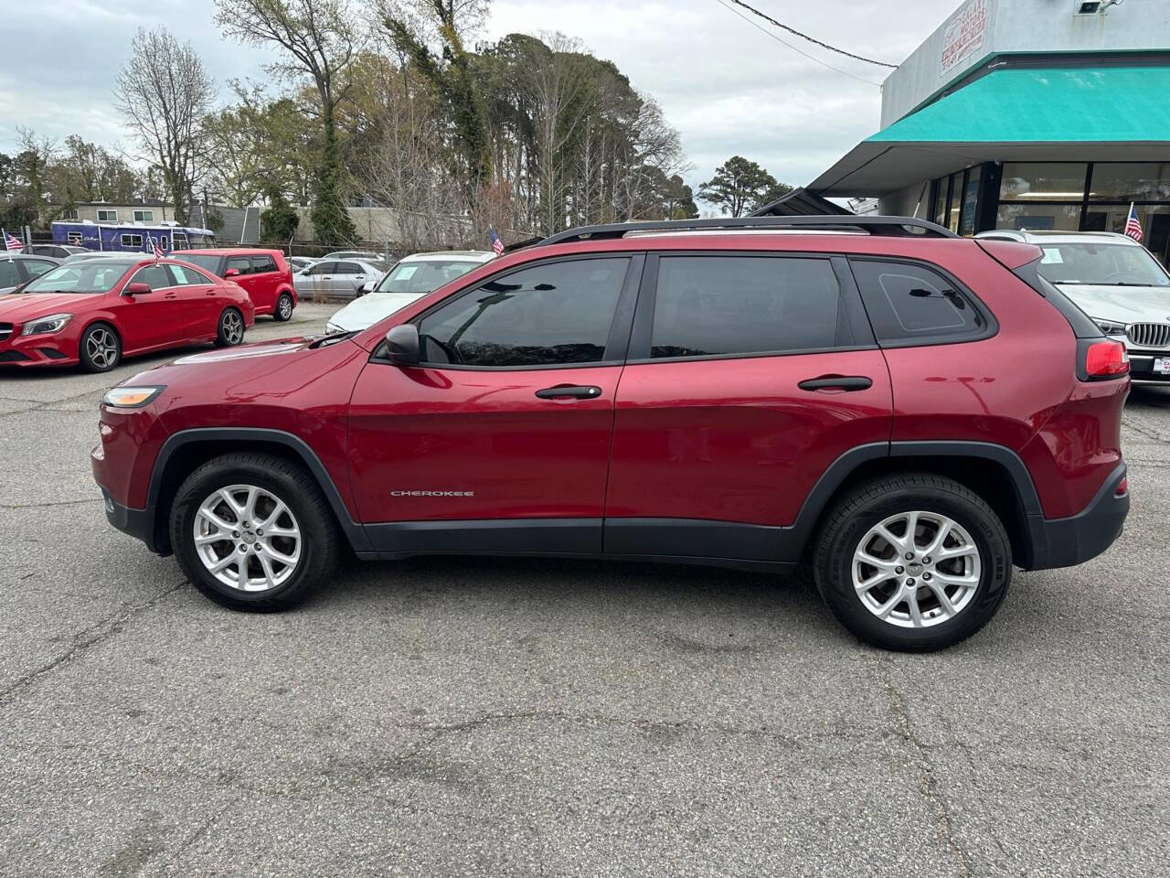 Used 2016 Jeep Cherokee Sport AWD/4WD image 8