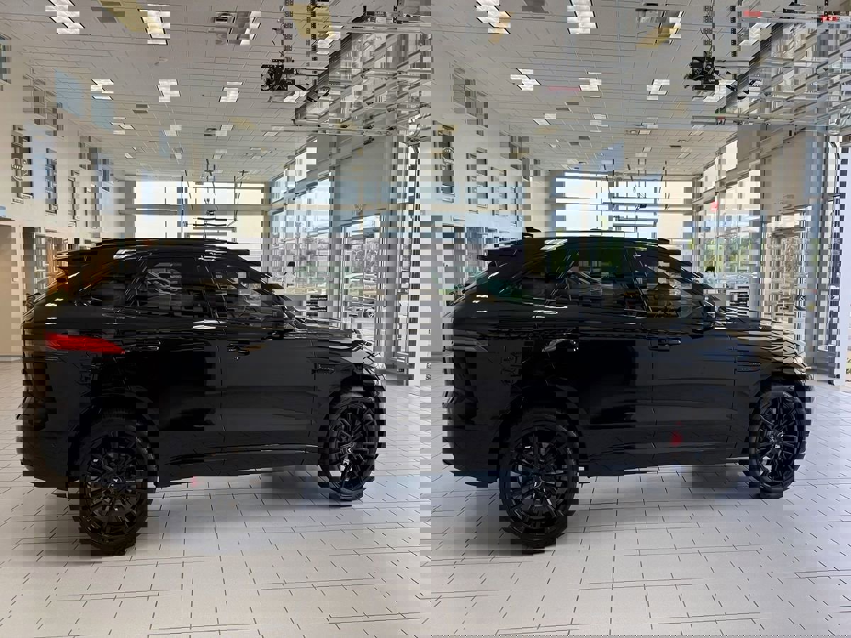 Used 2019 Jaguar F-PACE S image 6