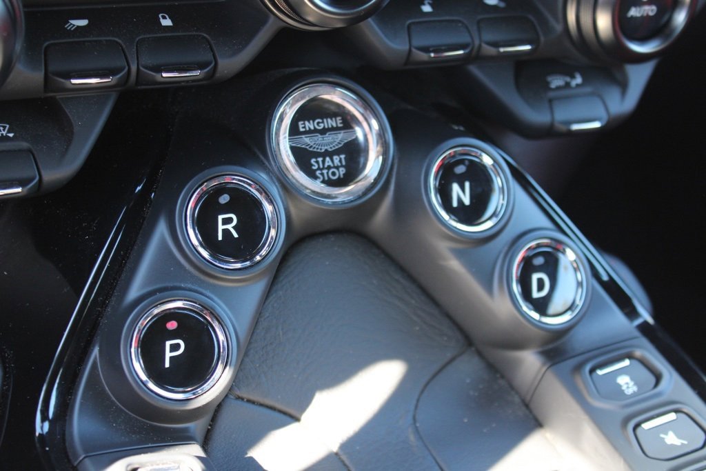 Used 2020 Aston Martin V8 Vantage Coupe image 34