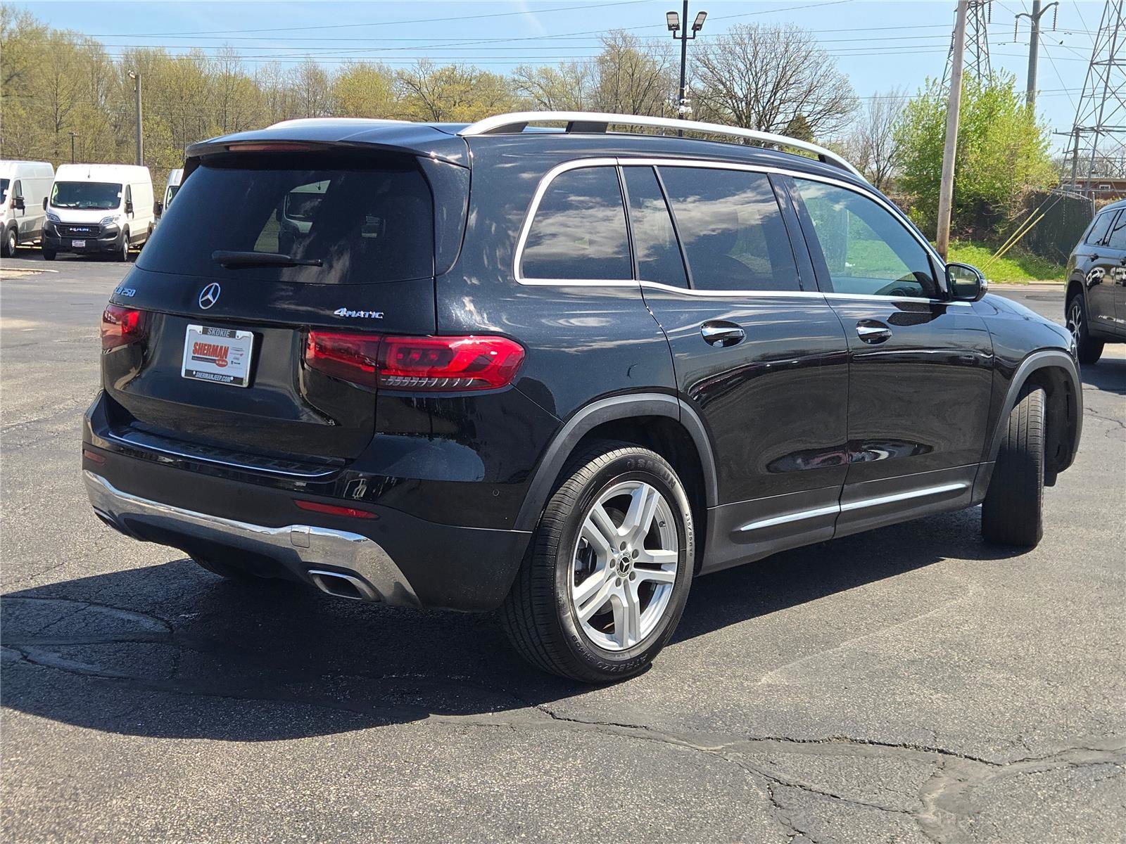 Used 2023 Mercedes-Benz GLB 250 4MATIC w/ Premium Package image 12