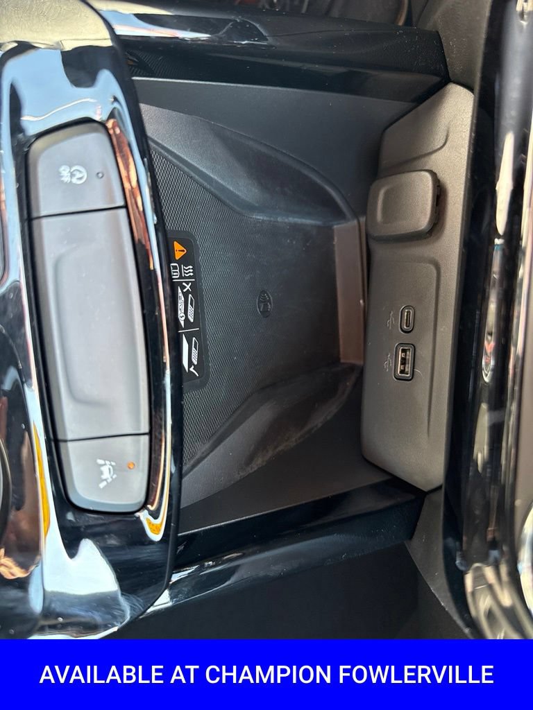 Used 2025 Chevrolet Trax RS w/ Sunroof Package FWD image 29
