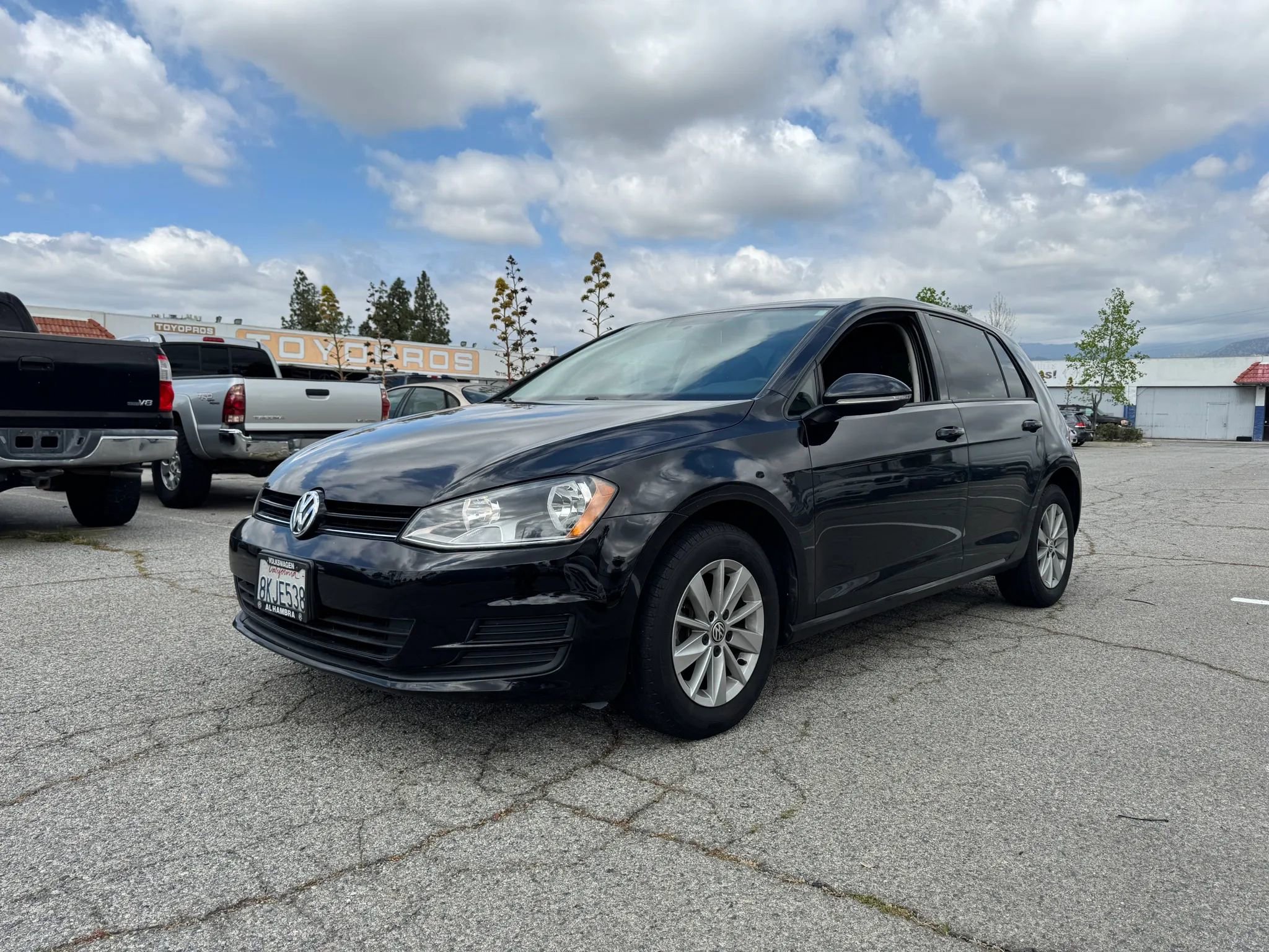 Used 2016 Volkswagen Golf S image 1