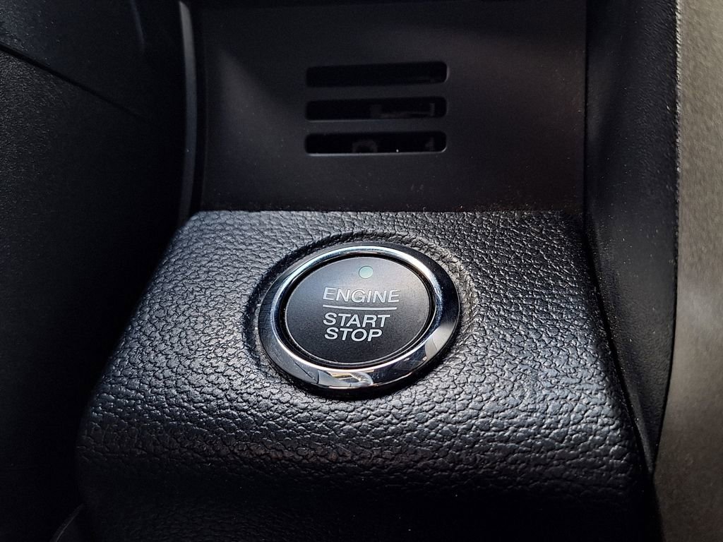 Used 2018 Ford Expedition XLT w/ Equipment Group 202A AWD/4WD image 27