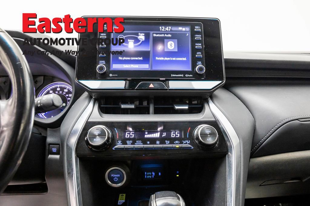 Used 2022 Toyota Venza LE image 12