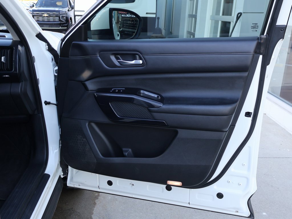 Used 2022 Nissan Pathfinder SV image 34