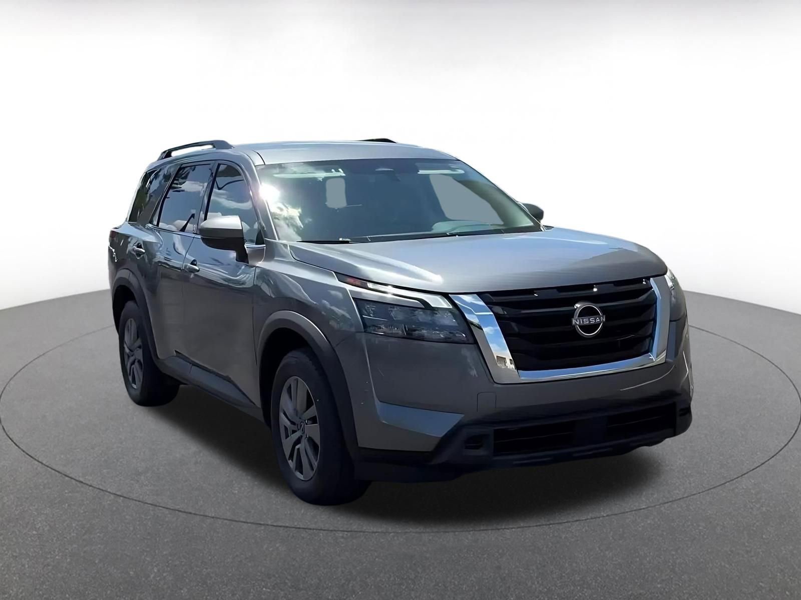 Used 2025 Nissan Pathfinder SV FWD image 3