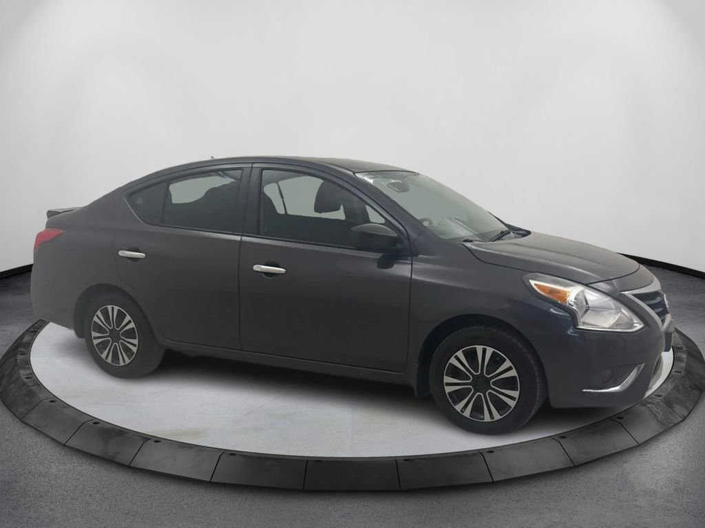 Used 2015 Nissan Versa SV FWD image 3