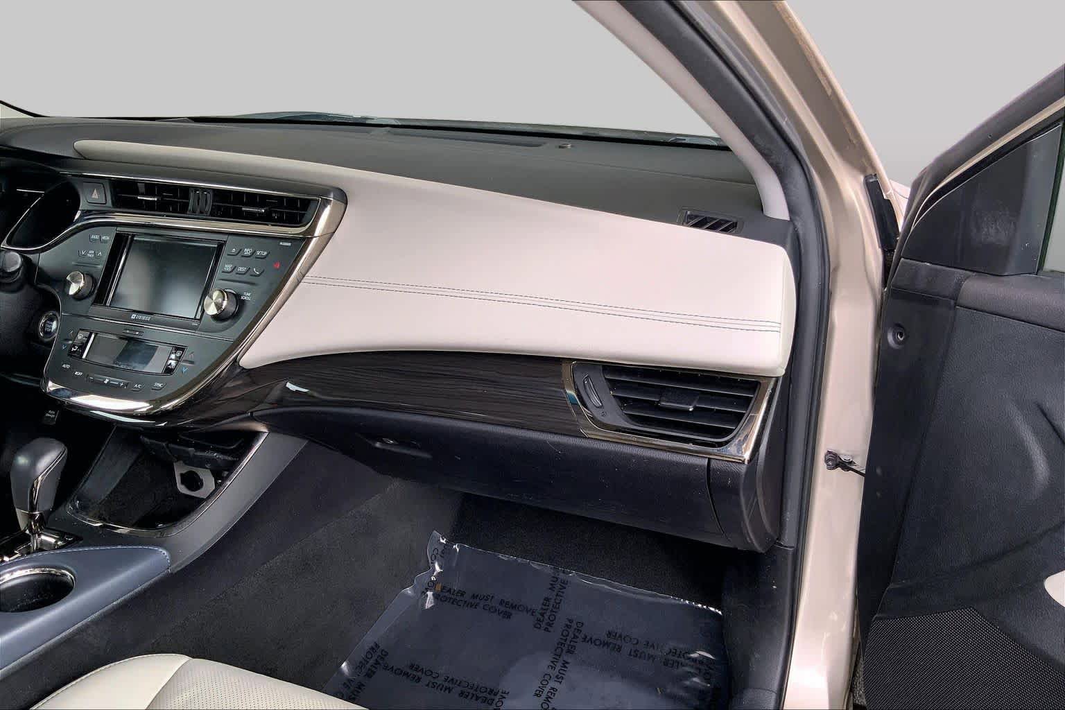 Used 2014 Toyota Avalon Limited w/ Technology Package FWD image 19