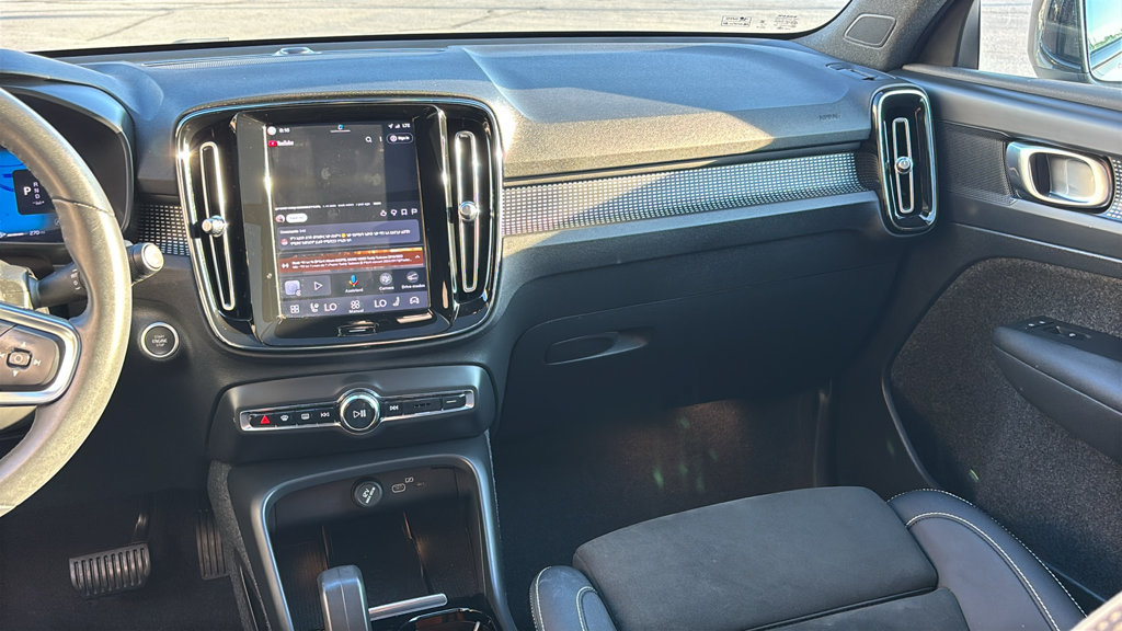 Certified 2023 Volvo XC40 B5 Plus w/ Climate Package AWD/4WD image 7