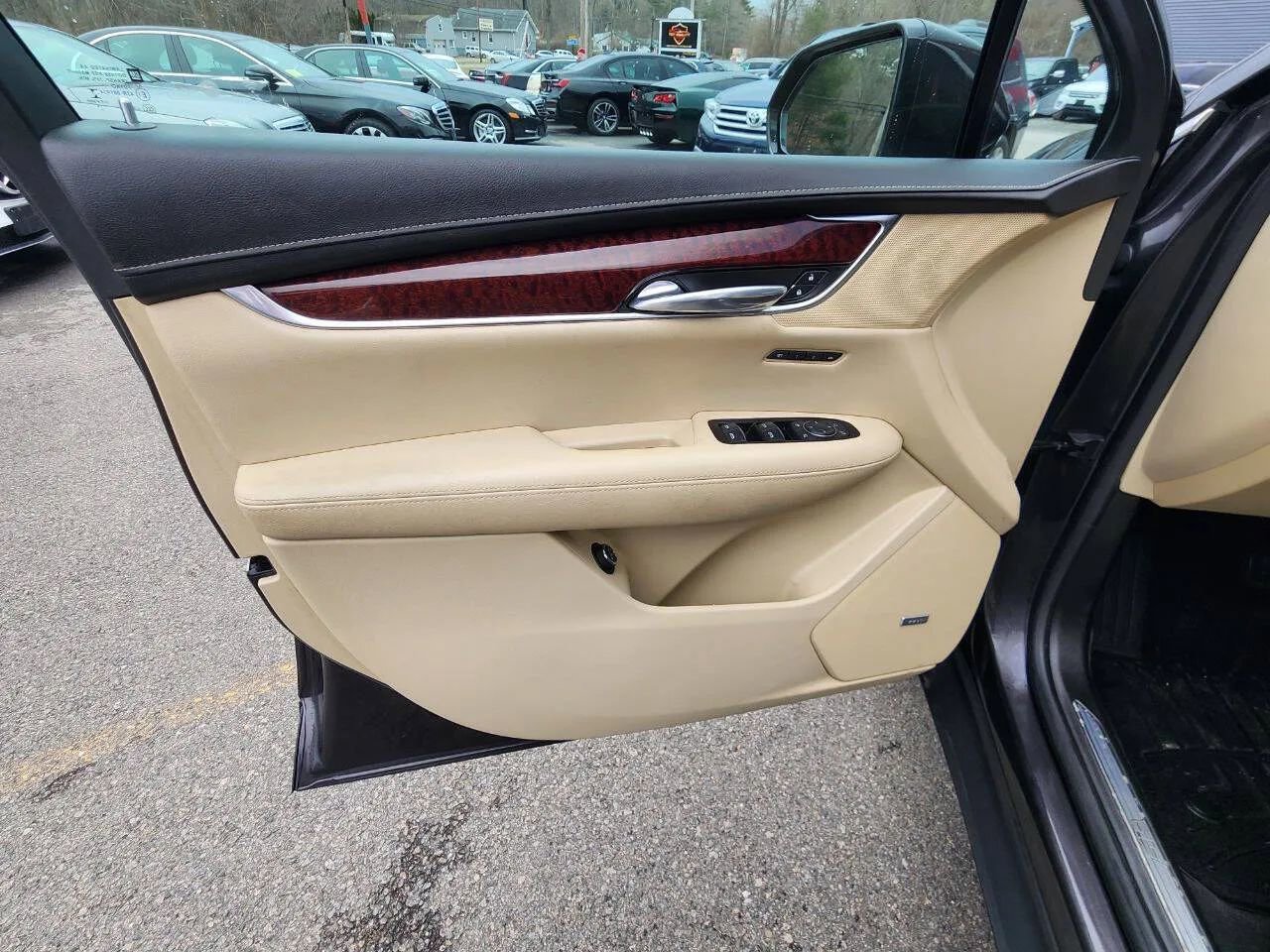 Used 2017 Cadillac XT5 Luxury w/ Driver Awareness Package image 10