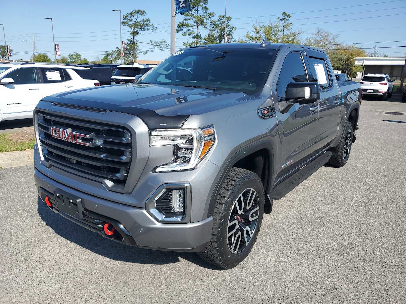 Certified 2022 GMC Sierra 1500 AT4 w/ AT4 Premium Package AWD/4WD image 1