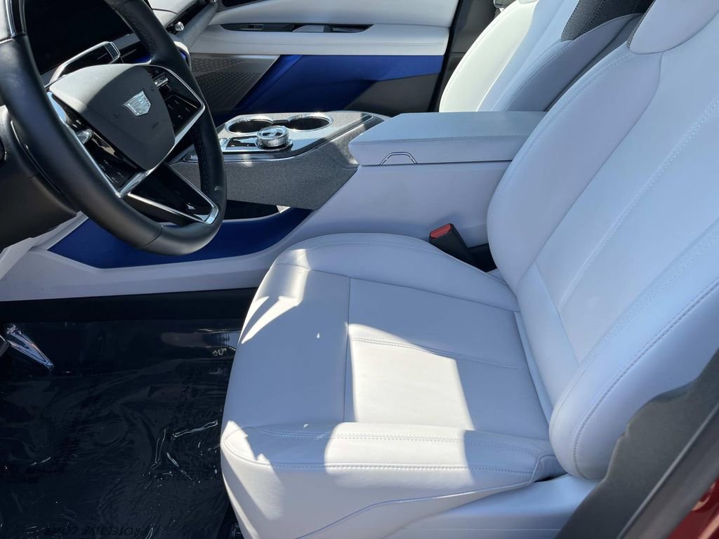 Used 2025 Cadillac Optiq Sport 1 image 25