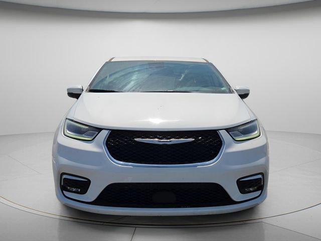 Used 2023 Chrysler Pacifica Touring-L FWD image 4