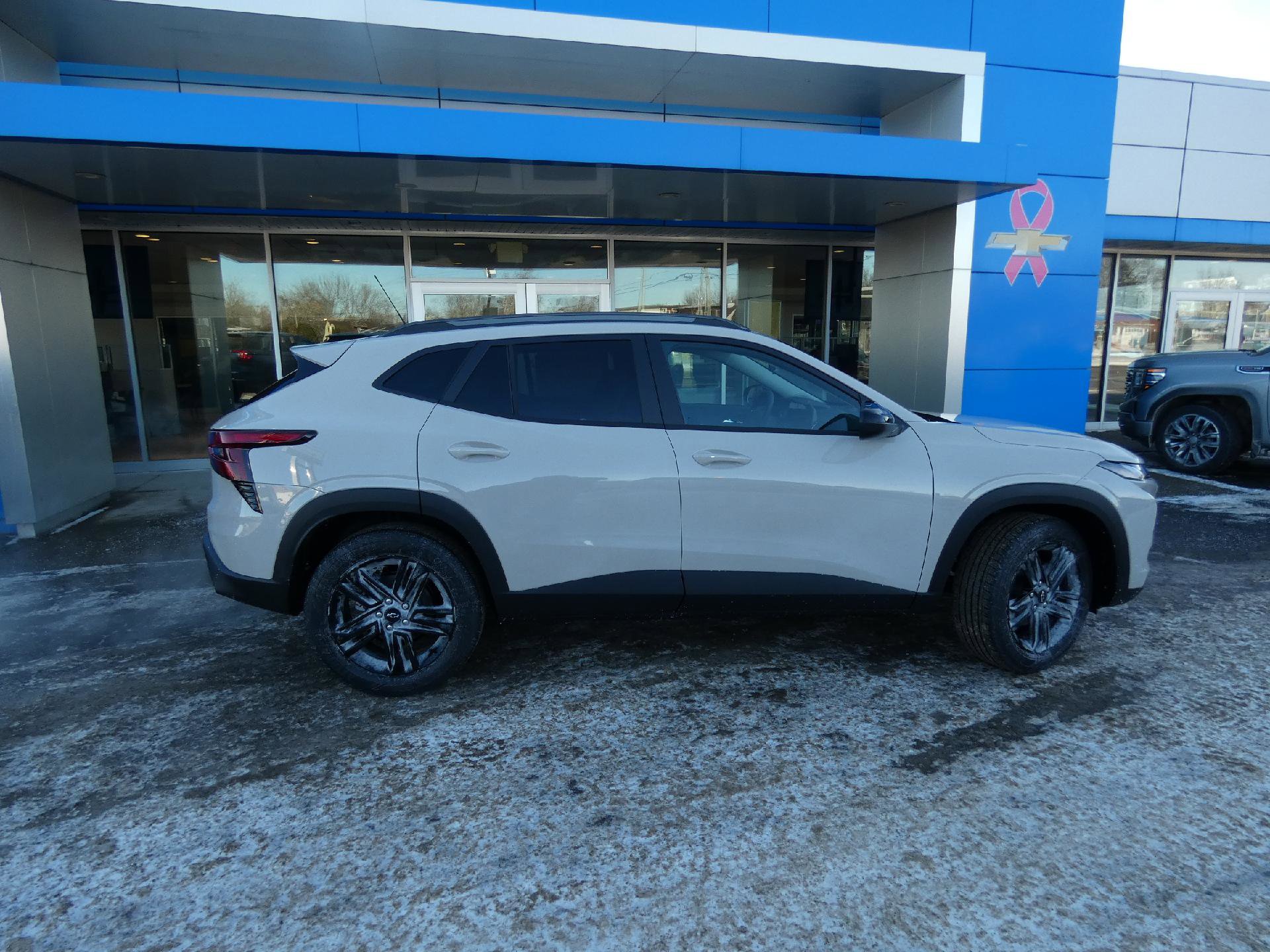 New 2026 Chevrolet Trax ACTIV w/ Sunroof Package image 2