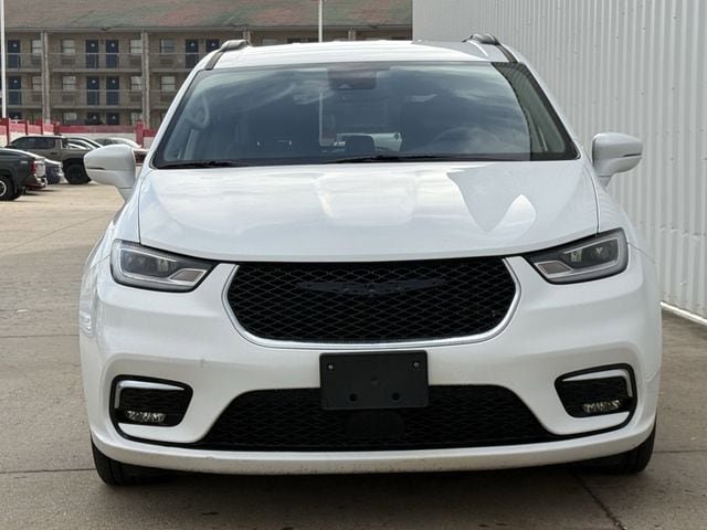 Used 2022 Chrysler Pacifica Touring-L image 7