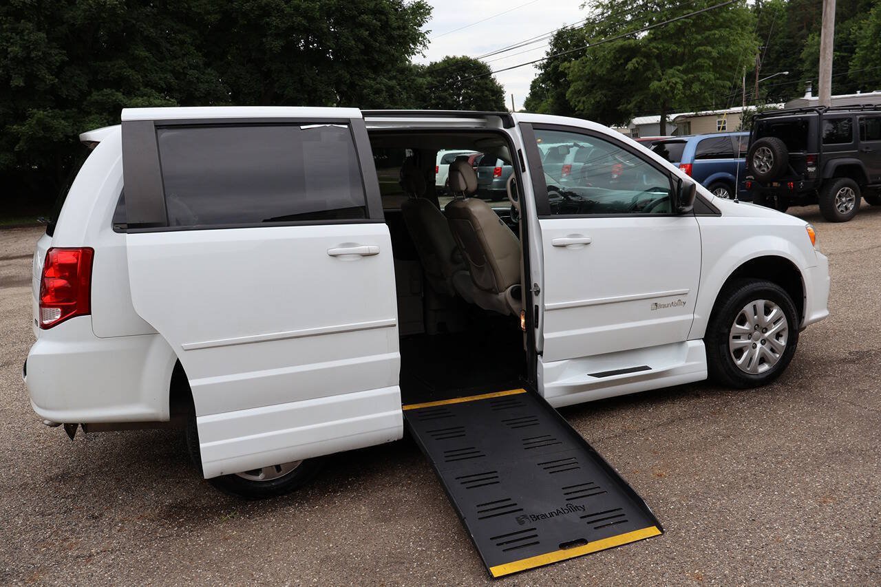 Used 2017 Dodge Grand Caravan SE w/ Power Window Group FWD image 3