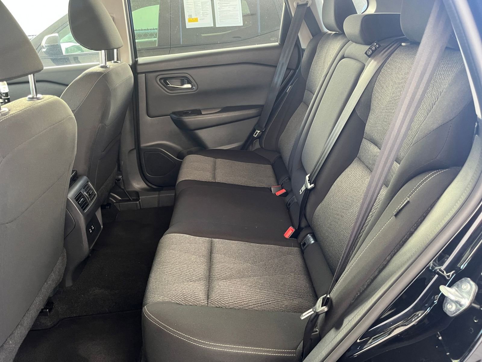 Used 2025 Nissan Rogue SV image 27