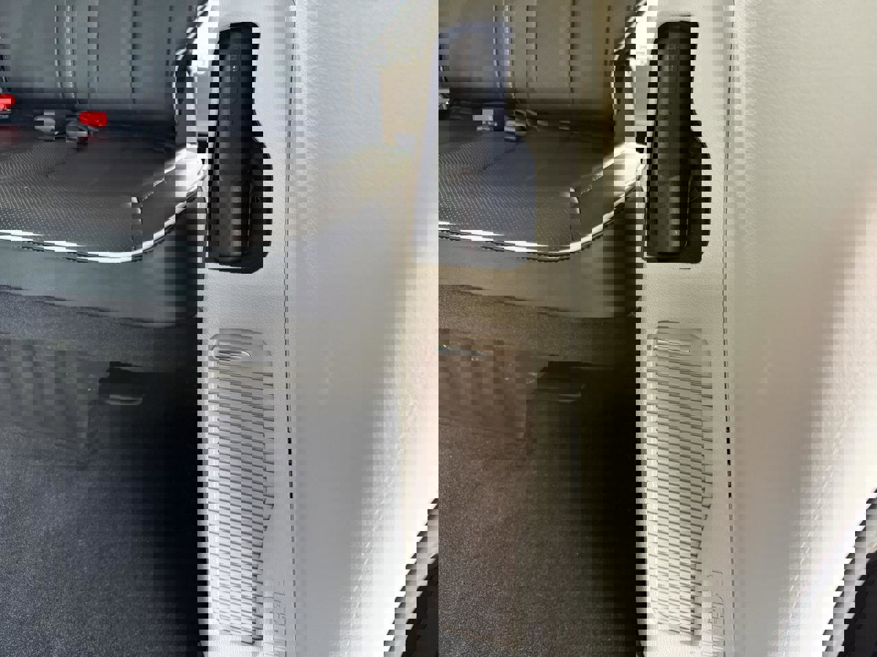 Used 2022 Chrysler Pacifica Limited w/ Uconnect Theater Family Group image 45