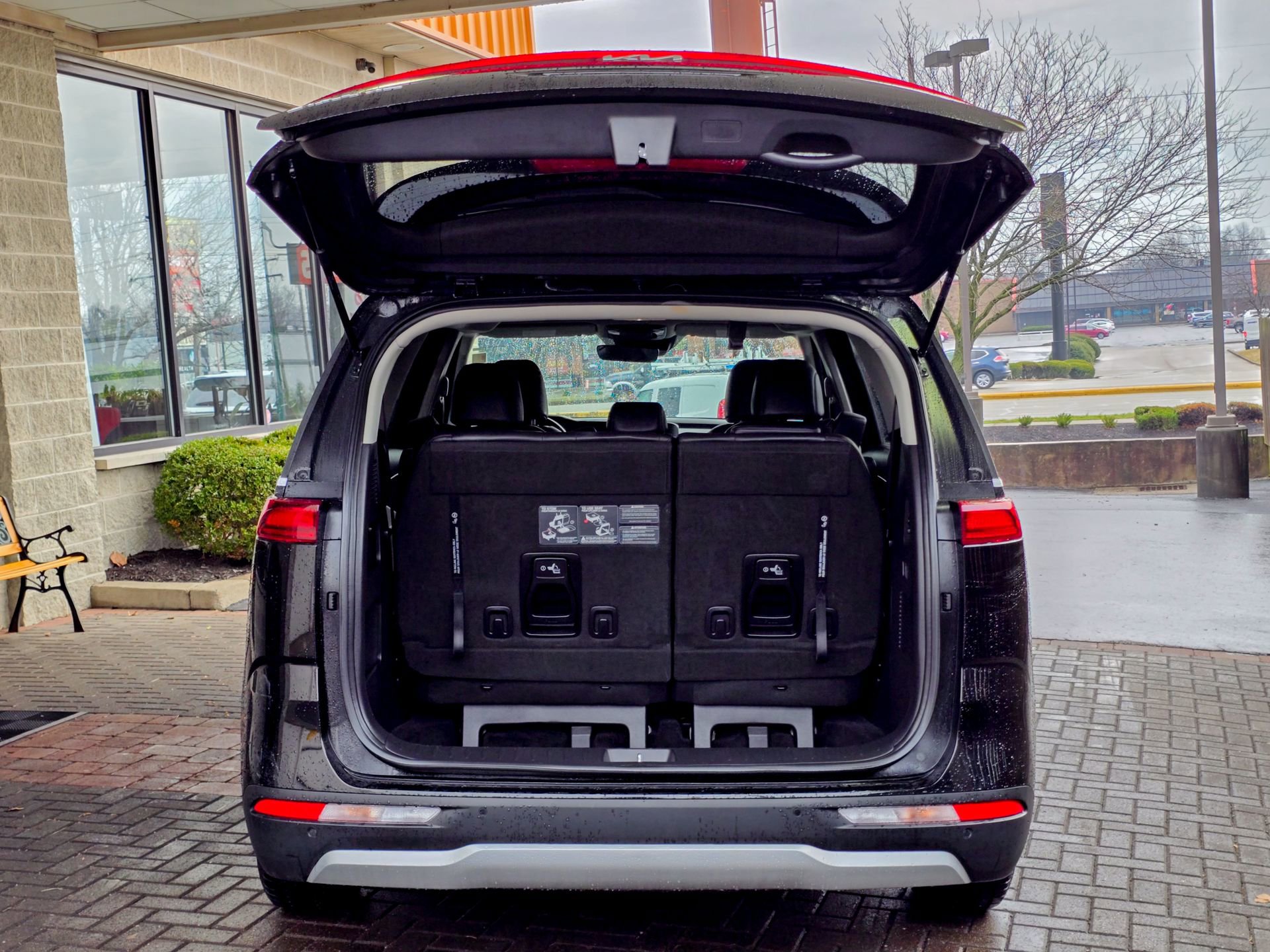 Used 2023 Kia Carnival LX image 32