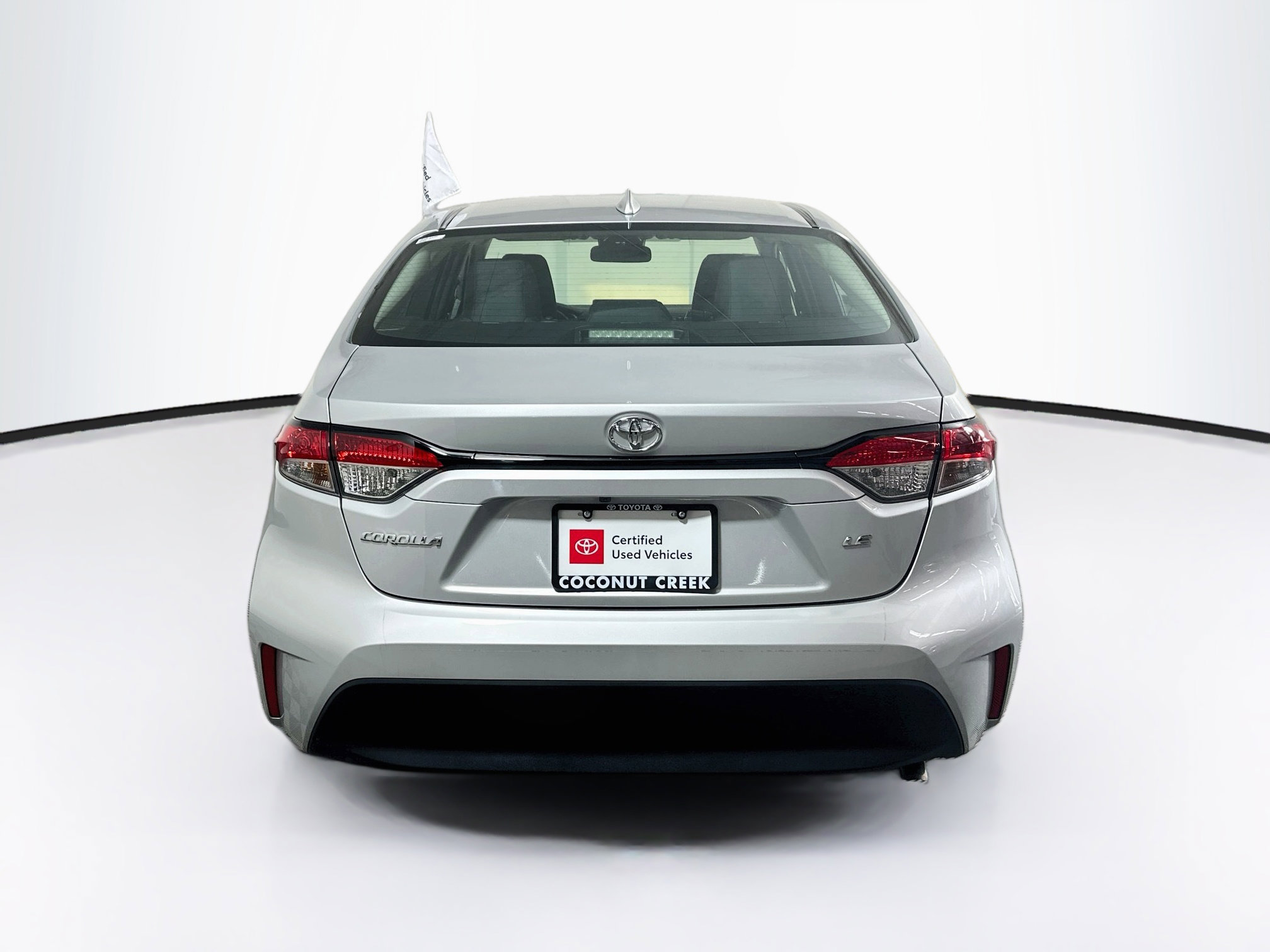 Used 2023 Toyota Corolla LE FWD image 4