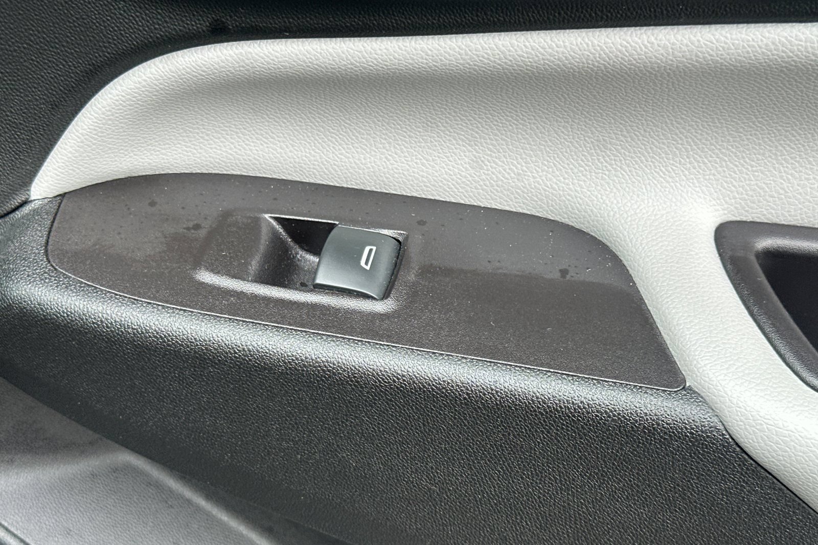 Used 2020 Chevrolet Equinox LS FWD image 21