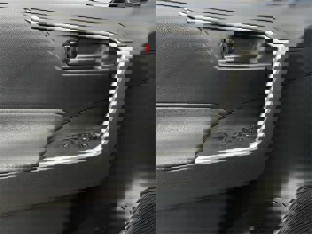 Used 2019 Toyota RAV4 LE w/ Carpet Mat Package image 24