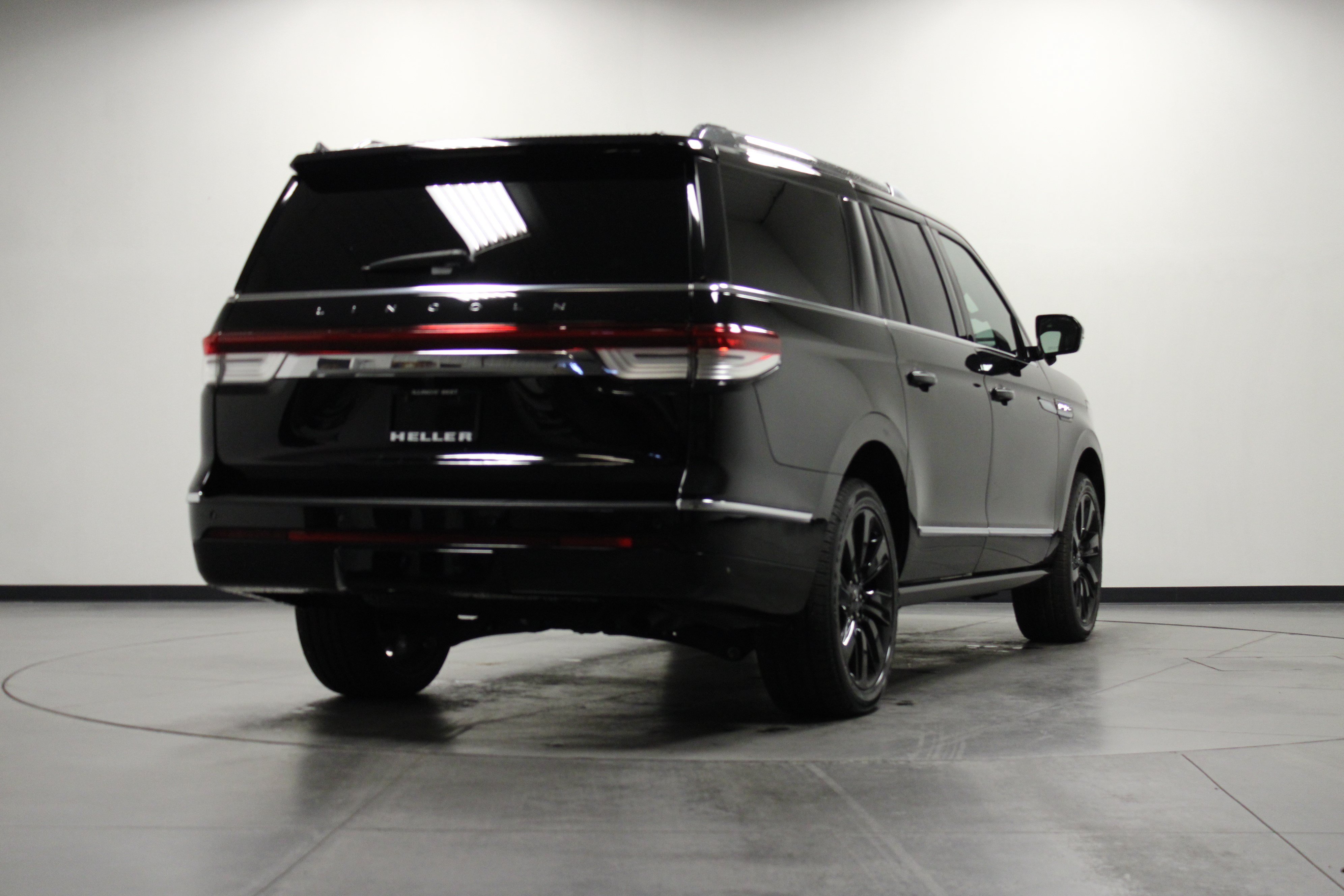 Used 2024 Lincoln Navigator L Reserve AWD/4WD image 4